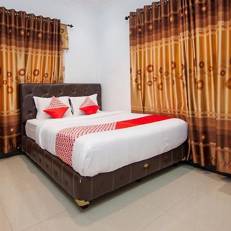 Tarutung Oyo 1520 Hotel Kartini מראה חיצוני תמונה